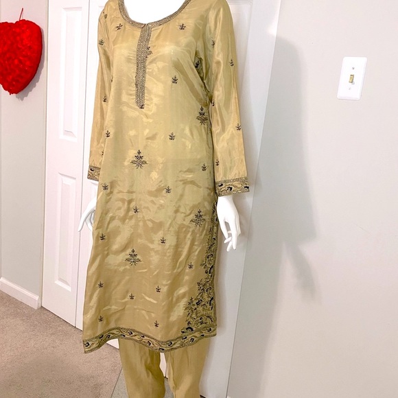 Formal dress for parties - Picture 4 of 4